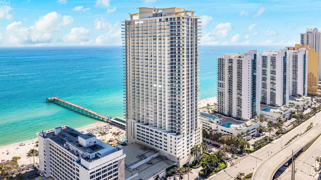 Primary Photo - 16699 Collins Ave