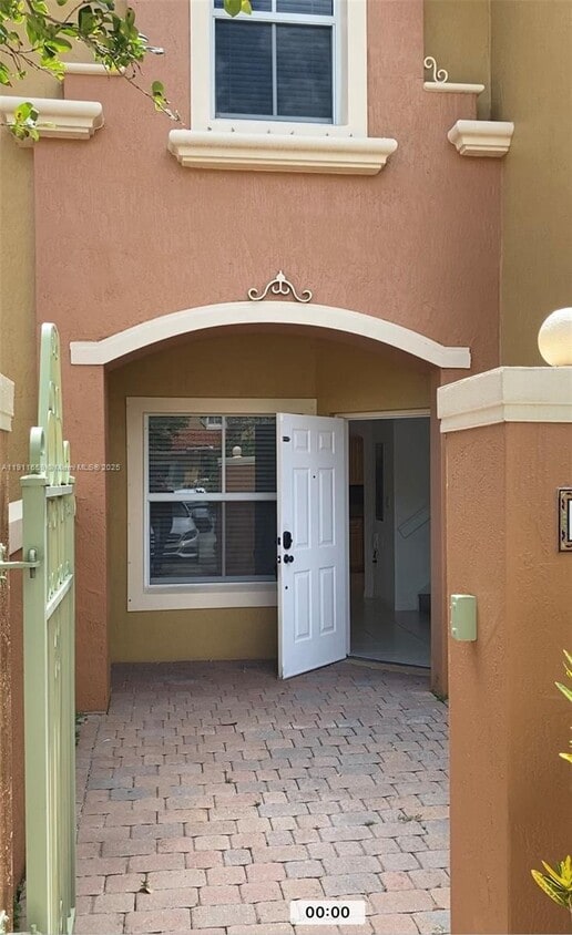 Primary Photo - 919 SW 143rd Terrace