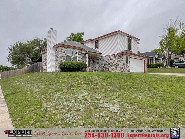 Building Photo - Charming Two-Story Home with Spacious Livi...