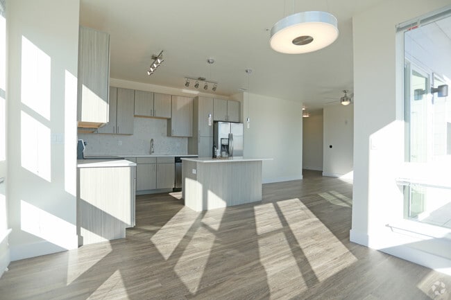 Interior Photo - High Line Pointe