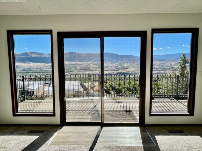 Foto del edificio - VIEWS and lots of space! Private 4 bed/2.5...