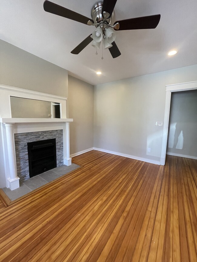 Living room - 113 S Fairmount St