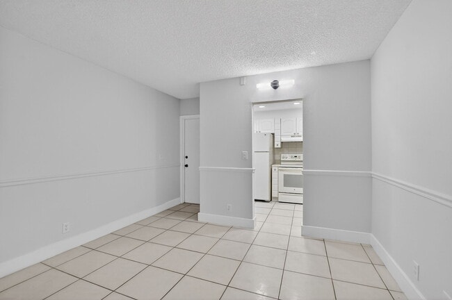 Entry 644 NW 13th 11 - 644 NW 13th St