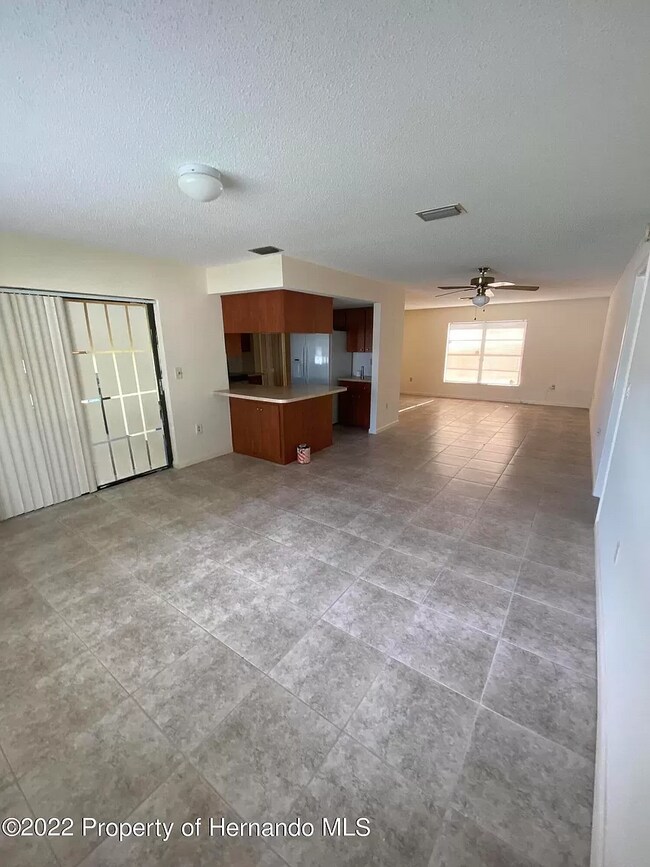 Foto del edificio - 1332 Bentley Ave