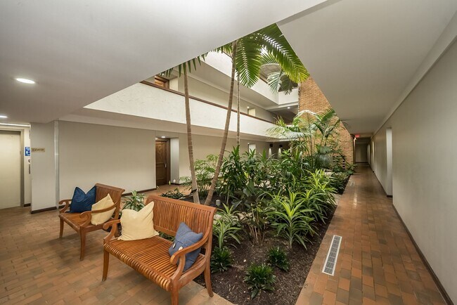 Foto del edificio - Two Bedroom, 2 Bath Creve Coeur Condo
