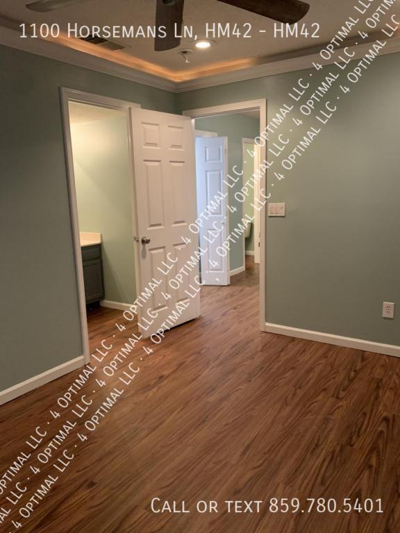 Building Photo - 1100 Horsemans Ln