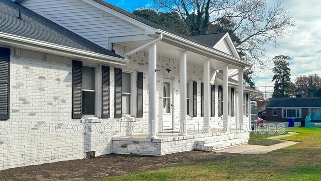 Building Photo - 5100 Shenstone Dr