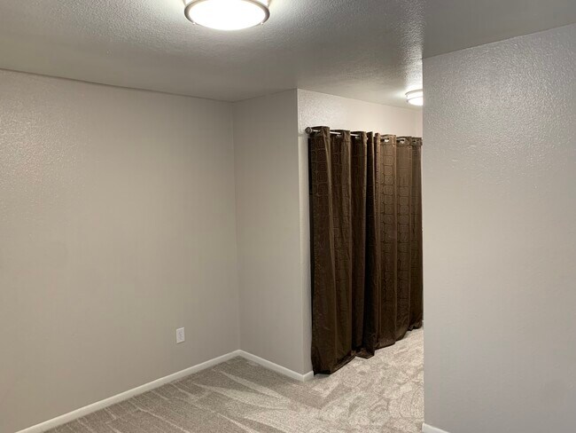 Foto del edificio - 2201 E 66th Ave