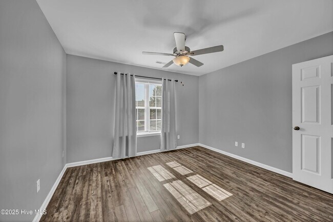 Foto del edificio - 4609 McClelland Dr