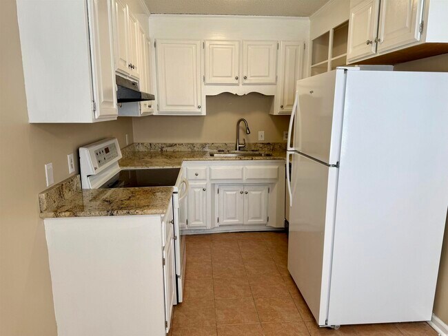 Foto del edificio - 4047 Fairway Dr
