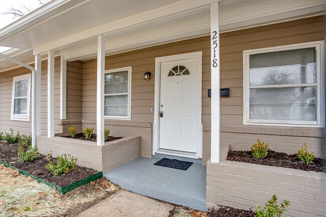 Foto del edificio - 2518 Winthrop Dr
