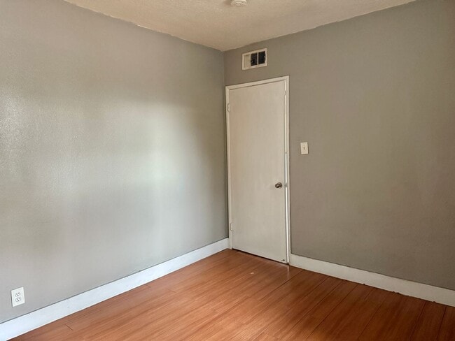 Building Photo - Ready-to-Move 2BR Apartment