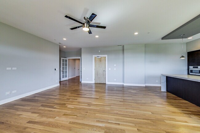 Building Photo - 1317 N Larrabee St