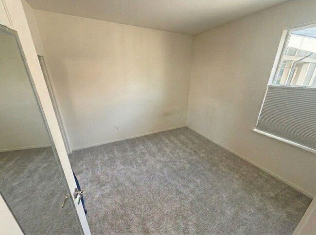 Building Photo - Downtown Oakland Condo w/ Parking & In Unit Laundry