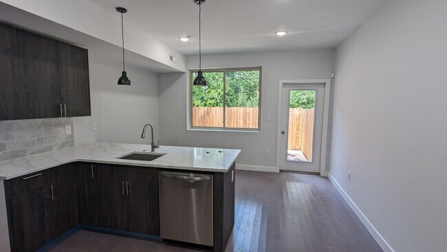 Building Photo - 3 Bedroom 3 Bathroom Near Temple University