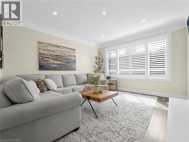 Building Photo - 380 MacNab St N