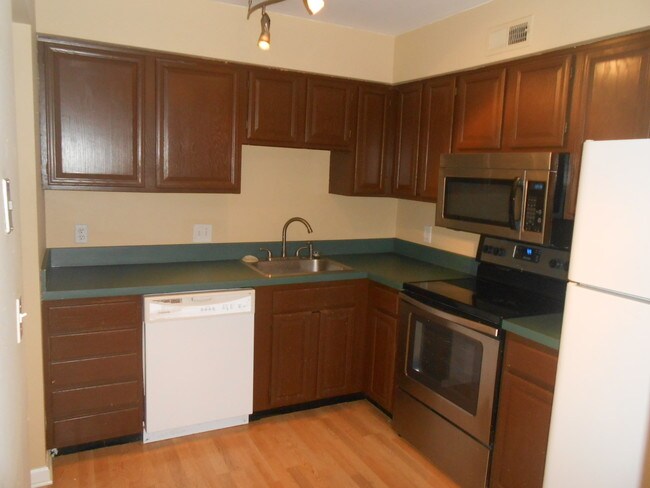 Building Photo - 2548 W Village Dr