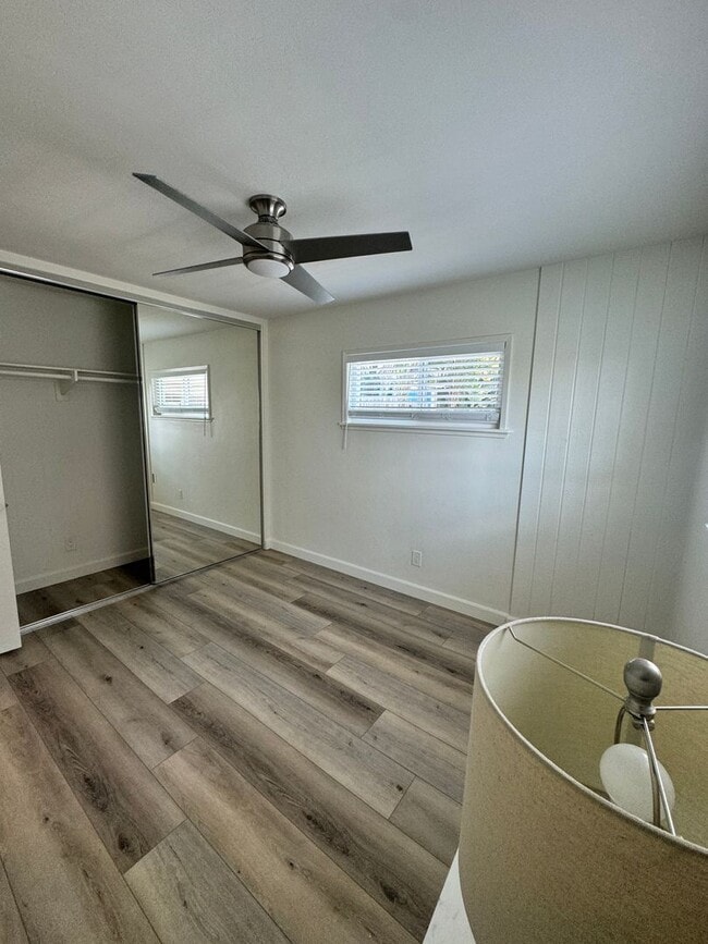 Building Photo - Modern Stylish Living in Great location!