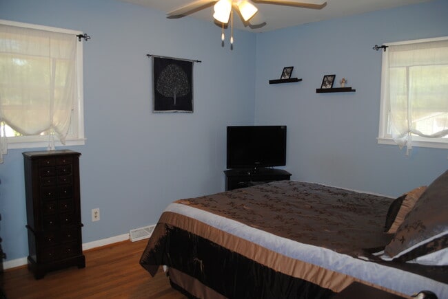 Master bedroom - 1505 Sedwick Road