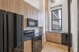 Building Photo - 110 W 9th St