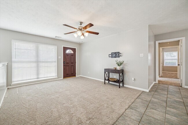 Foto del edificio - 3613 Lazy Spring Dr