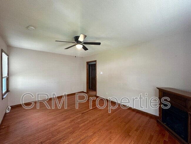 Building Photo - 2203 S Pershing Dr