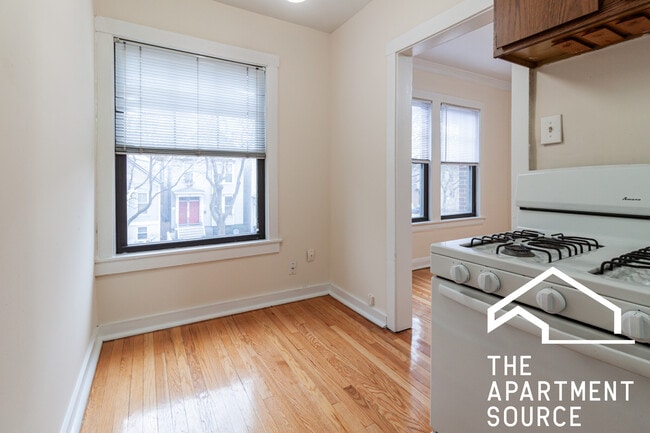 Foto del edificio - 3002 N Racine Ave