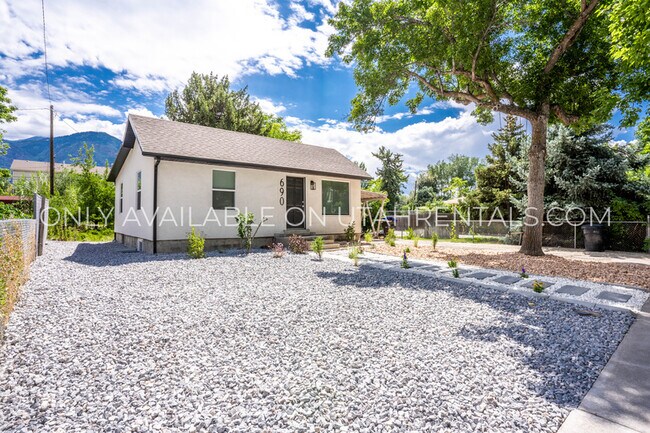 Building Photo - 690 600 W