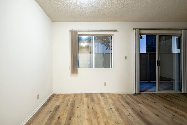 Foto del edificio - 2469 Purdue Ave