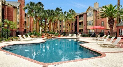 Building Photo - 8300 El Mundo St