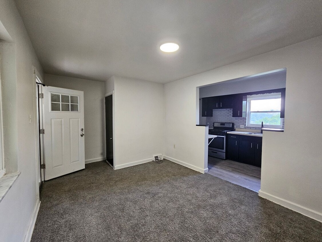 Primary Photo - Newly updated 3 bedroom 2 bathroom home in...
