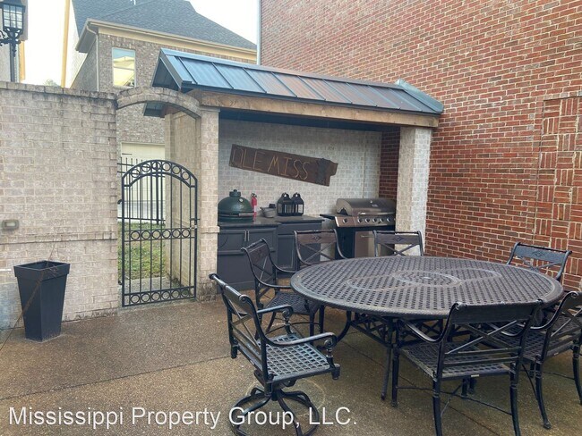 Foto del edificio - 4 br, 4.5 bath House - 2504 Capitol Street