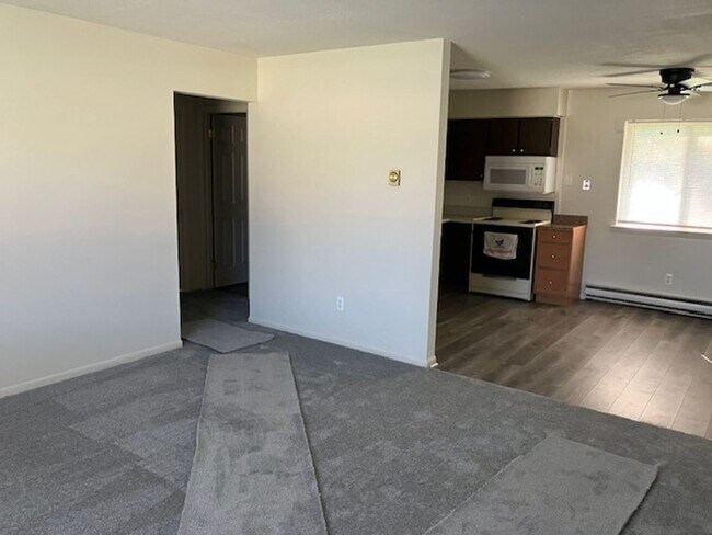 Foto del edificio - RANCH STYLE 3 BEDROOM DUPLEX FOR LEASE