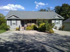 Building Photo - 146 Harp Ave