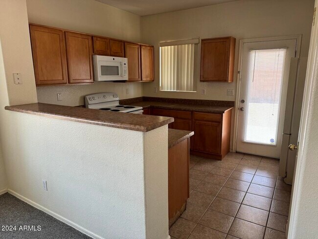 Foto del edificio - 9401 W Berkeley Rd