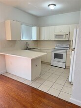 Building Photo - 373 NE 26th Pl