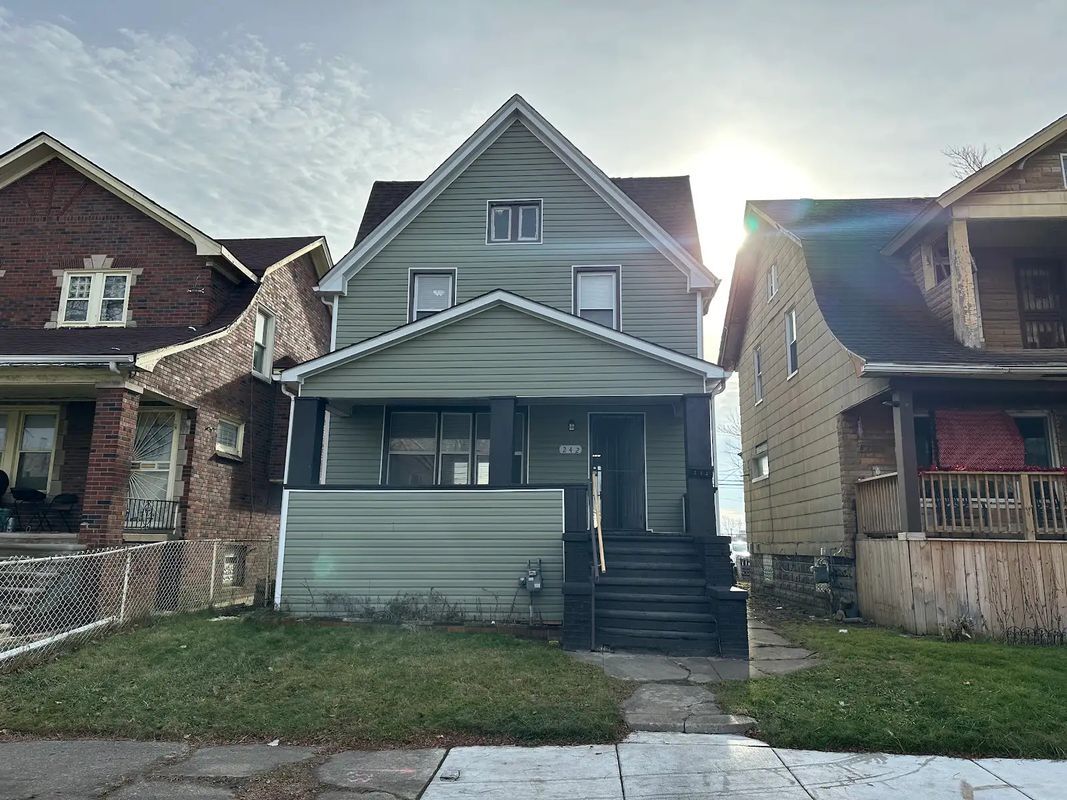 Primary Photo - 242 Ferris St