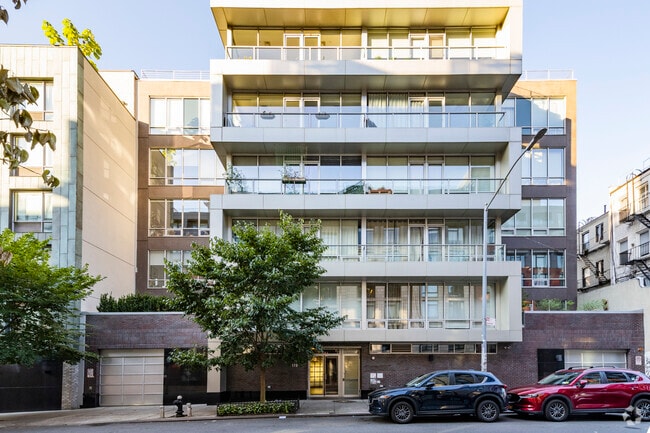 Building Photo - Lucent Condo
