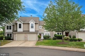 Building Photo - 5201 Plantation Ct