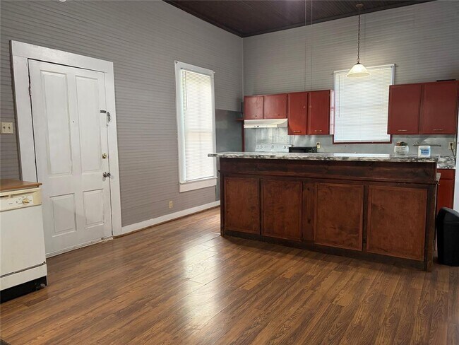 Building Photo - 910 Bunton Ln