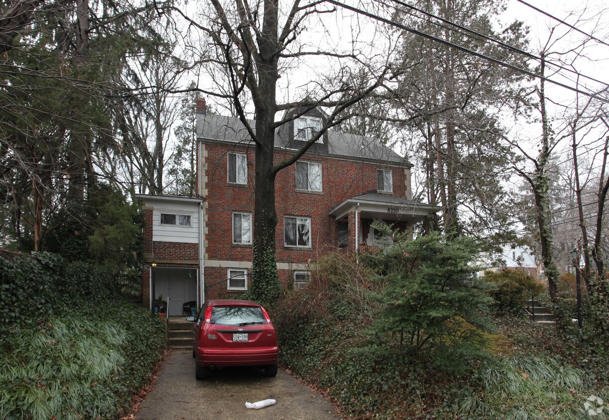 Building Photo - 8220 Greenwood Ave