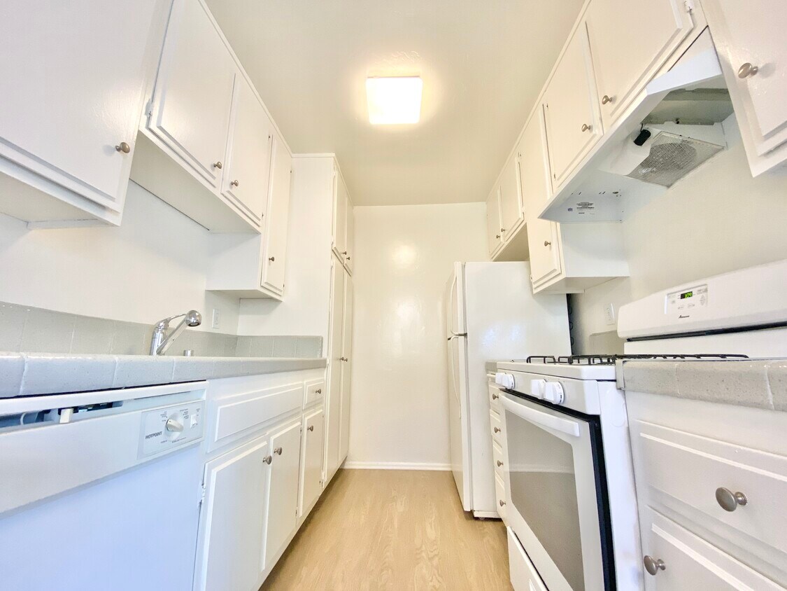 Foto principal - 3671 Midvale Ave Los Angeles, CA 90034