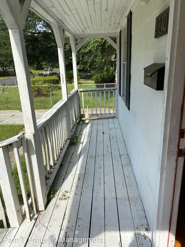 Building Photo - 2 br, 1 bath House - 2210 Hawthorne St.