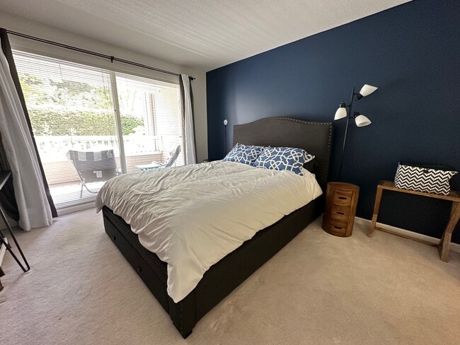 Photo du bâtiment - 5650 Edgewater Ln