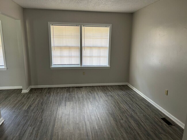 Foto del edificio - Spacious Updated 3 Bedroom 2 Bath House for Rent