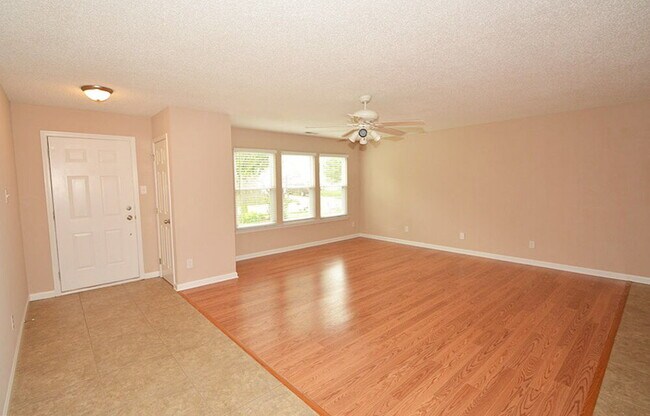 Foto del edificio - 7732 Mistflower Ln