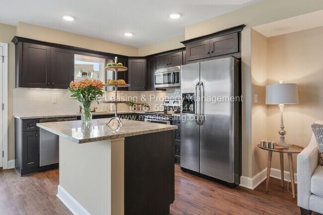 Foto del edificio - Elegant Finishes with Full Basement - North Kansas City!