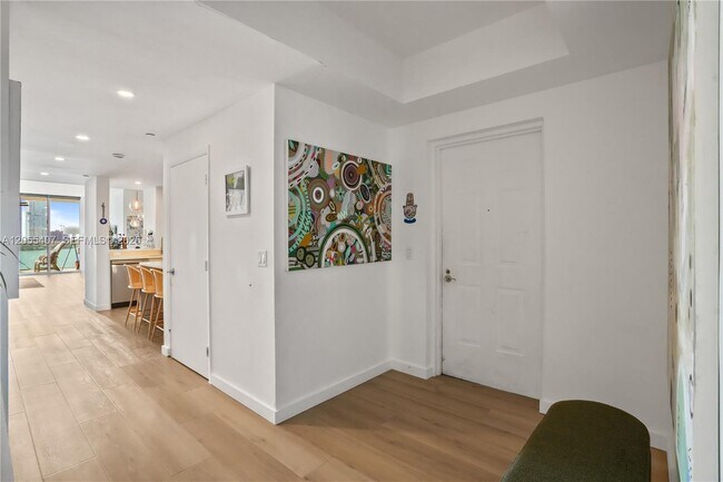 Foto del edificio - 3330 NE 190th St