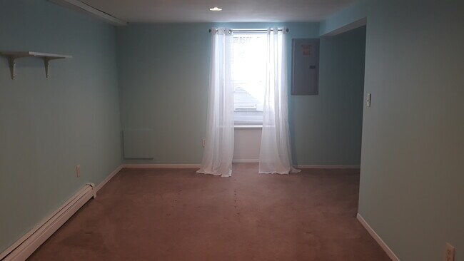 Building Photo - 115 Chelsea Ave