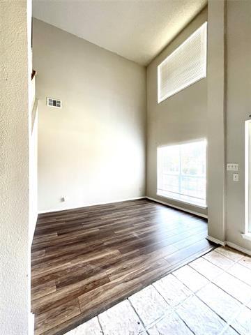 Foto del edificio - 7728 Parkwood Plaza Dr